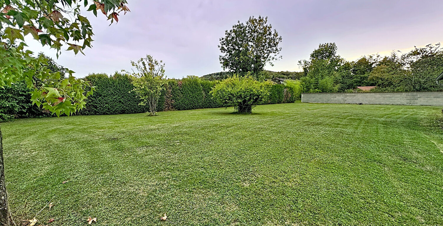 Terrain St Etienne De St Geoirs 1000 m2 — photo 1