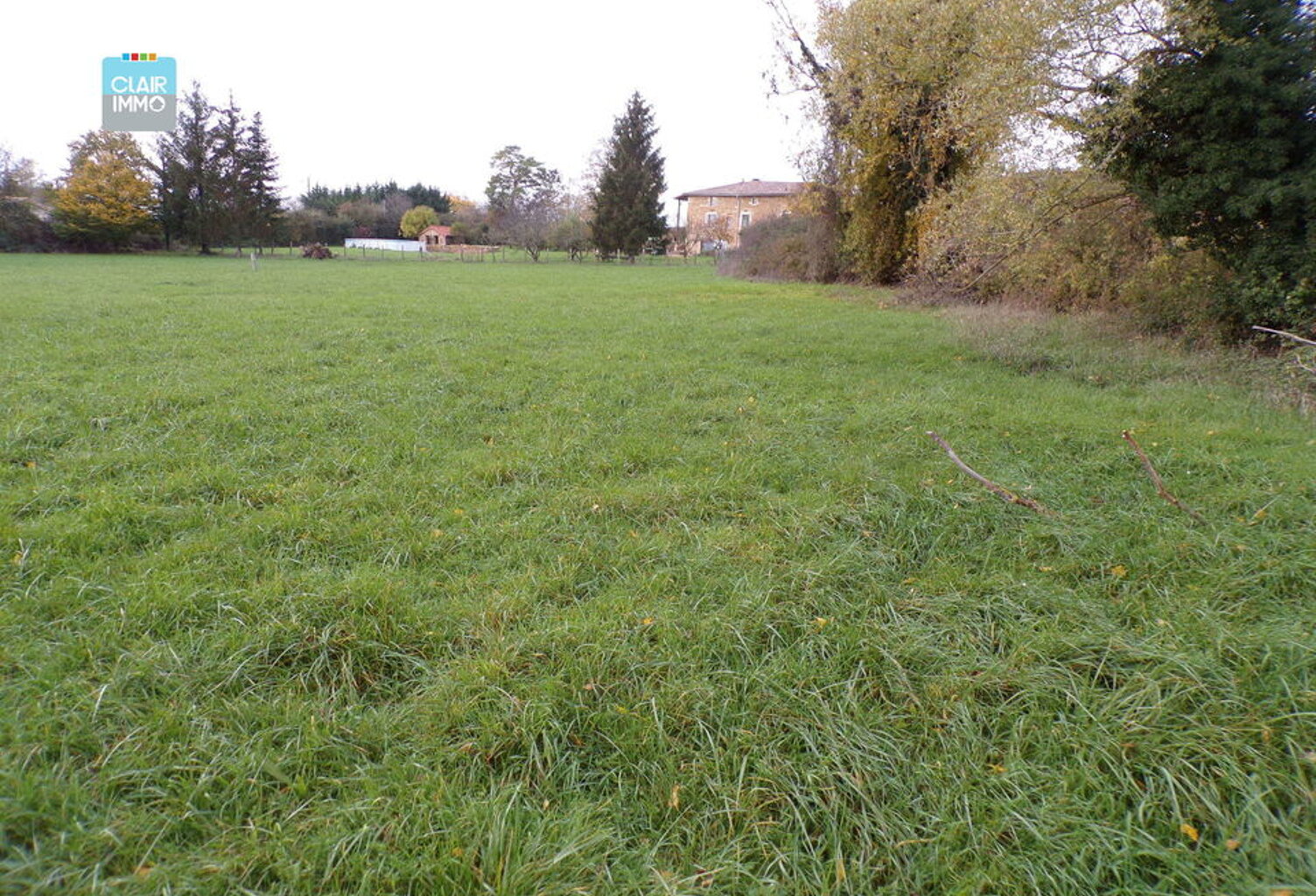 A SAINT-MAURICE-DE-SATONNAY PROCHE MACON BEAU TERRAIN A BATIR — photo 1