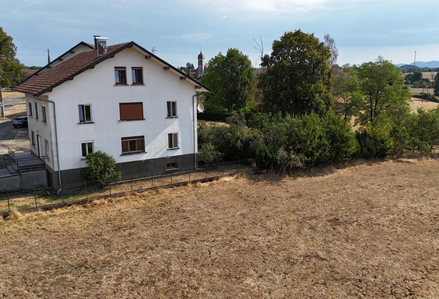 MAISON DE 316,95 M2 9 PIECES SUR 5.52 ARES 149000 EUROS — photo 1