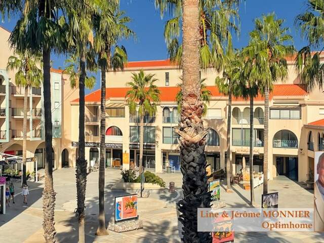 Appartement T2 cabine avec vue sur le port et la mer — photo du bien