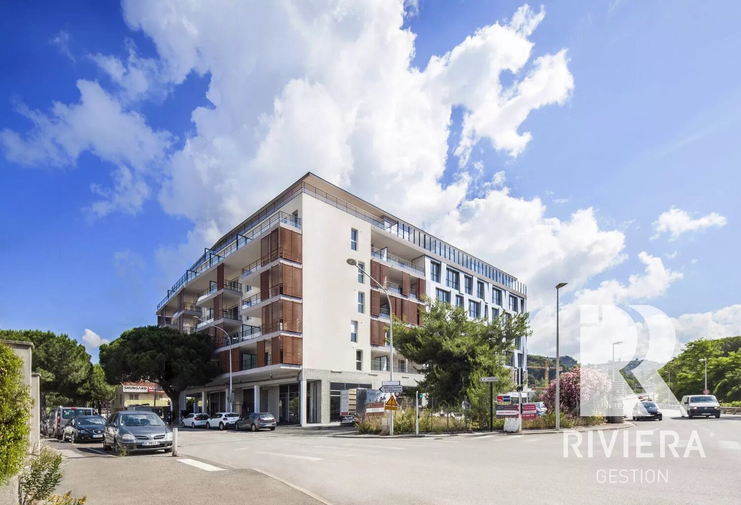 Local commercial — photo 1