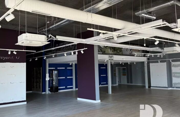 Local commercial — photo 3
