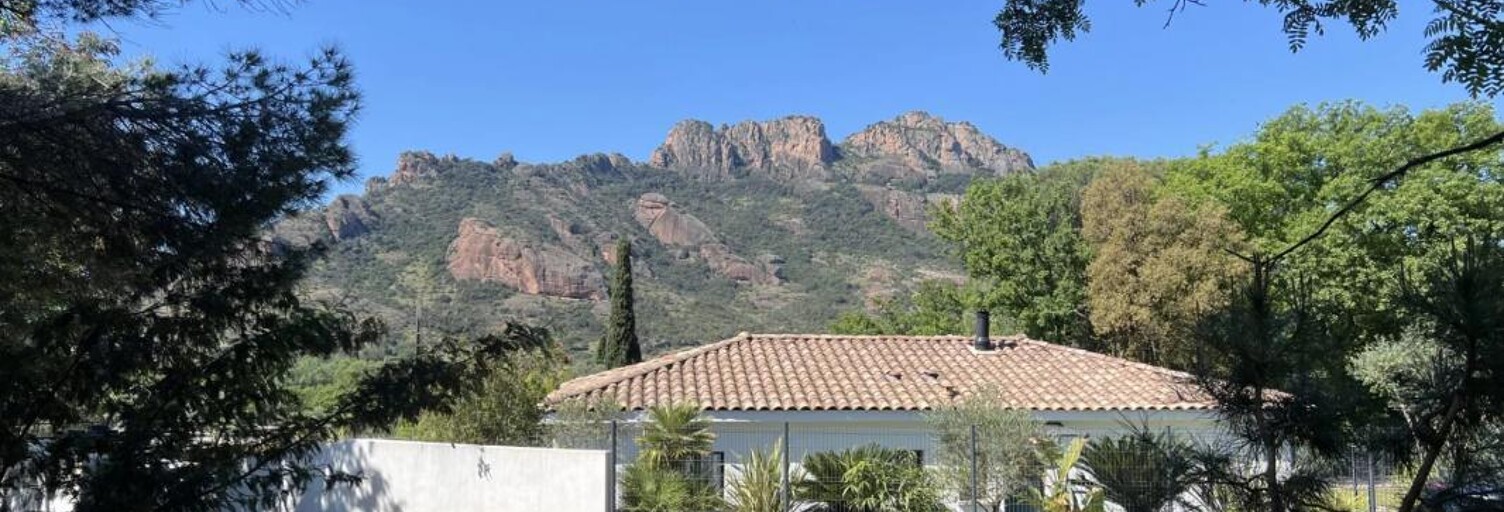 Terrain  710 m² à vendre à Roquebrune-sur-Argens (83520)