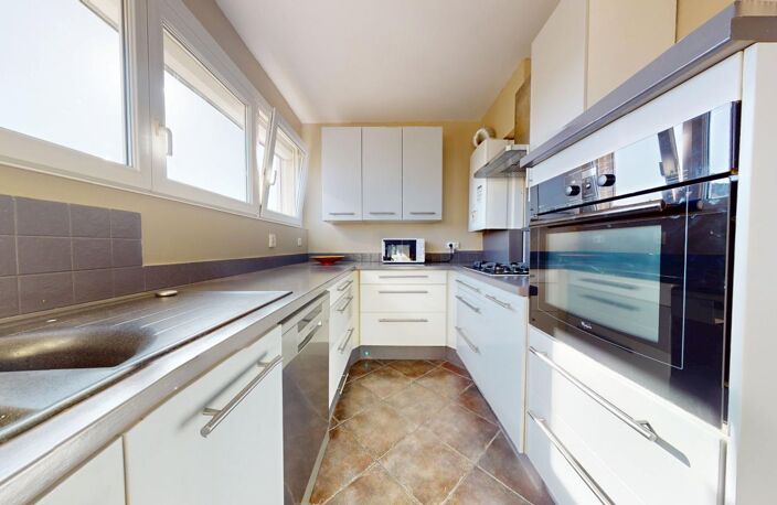 Appartement F5 de 93m² prêt à habiter avec cave, garage et place de parking privative — photo 5