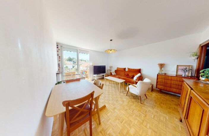 Appartement À Vendre T4 d'env. 70 m² avec balcon et loggia, cave et garage — photo 2