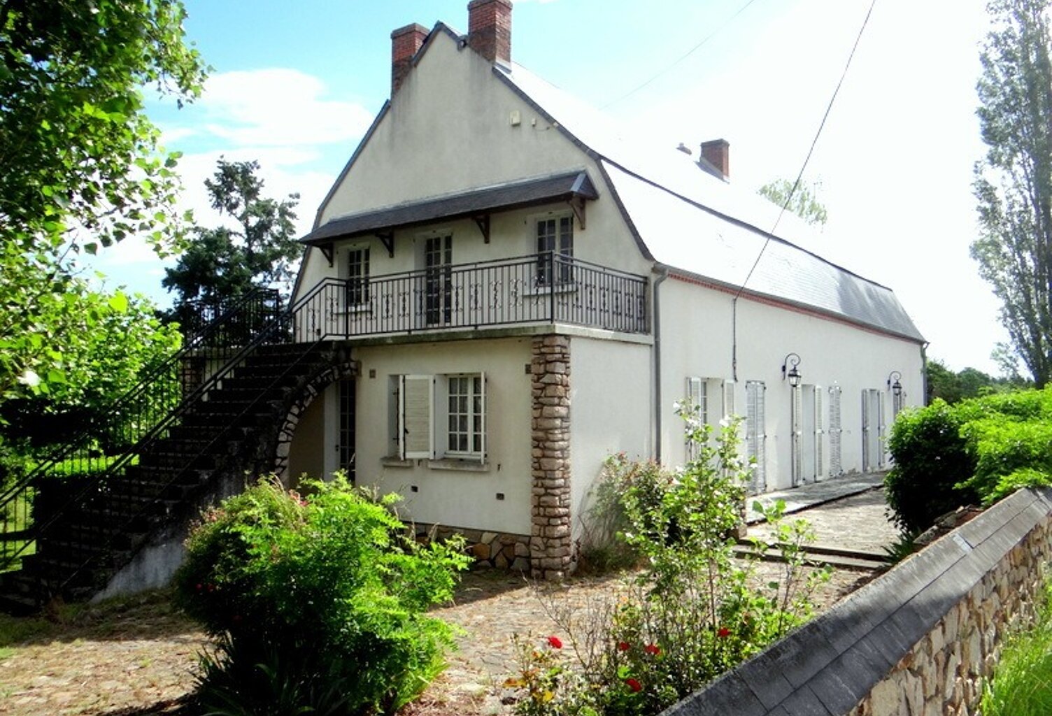Dpt Allier (03), à vendre CHAMBLET maison 6 pièces , grenier aménageable , garage , cave ,sur 3090 m2 de terrain clos — photo 1