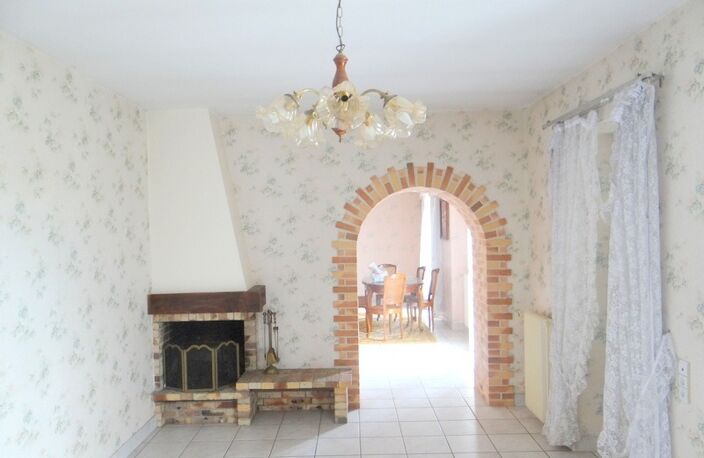 Dpt Allier (03), à vendre CHAMBLET maison 6 pièces , grenier aménageable , garage , cave ,sur 3090 m2 de terrain clos — photo 4