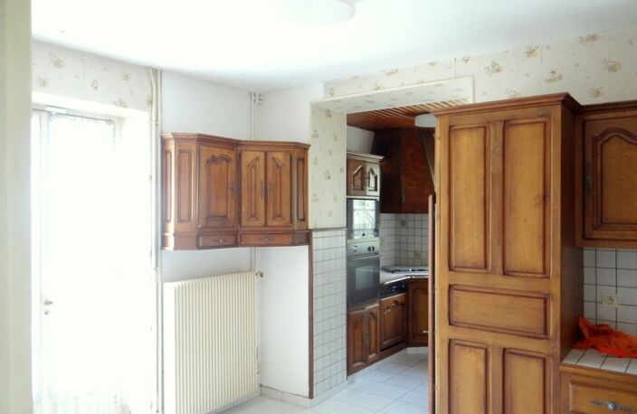 Dpt Allier (03), à vendre CHAMBLET maison 6 pièces , grenier aménageable , garage , cave ,sur 3090 m2 de terrain clos — photo 5