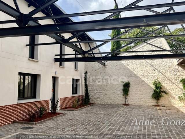 ORLEANS CENTRE, à vendre plateau d'appartement duplex de 122 m2 avec jardin de 97 m2 et place de parking et/ou garage box de 25m2 — photo du bien