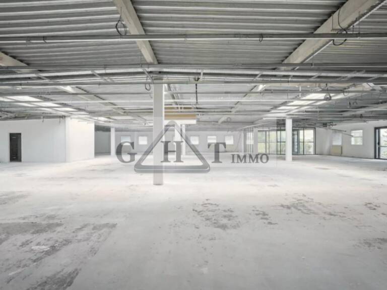 A LOUER - MARCOUSSIS - ENTREPOT BUREAUX DE 300 M² — photo 1