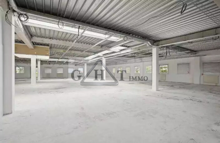A LOUER - MARCOUSSIS - ENTREPOT BUREAUX DE 300 M² — photo 2