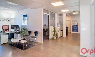 Bureau  142 m² à louer à Le Pontet (84130)