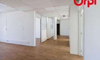 Bureau  142 m² à louer à Le Pontet (84130)