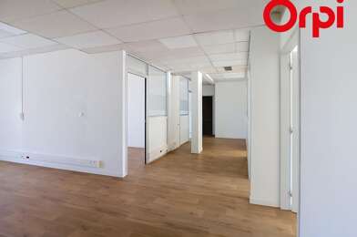 Bureau  1700 €