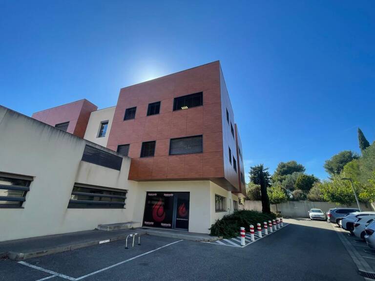 Bien Commercial À Vendre — photo 1