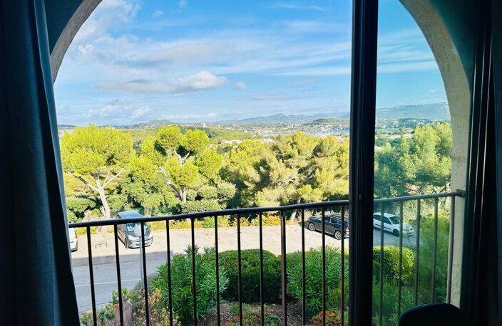 Appartement À Vendre T2 + Terrasse vue mer + 1 Place de parking privative Saint Mandrier sur Mer — photo 4