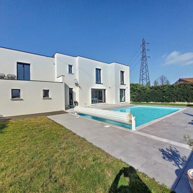 Maison 5 pièces 1990 €