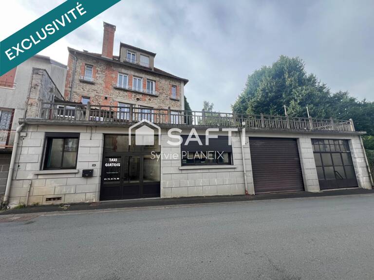 À découvrir cet Immeuble avec local commercial en rdc et 2 appartements sur 3 étages. — photo 1