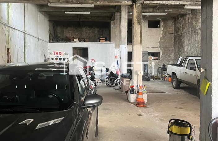 À découvrir cet Immeuble avec local commercial en rdc et 2 appartements sur 3 étages. — photo 4