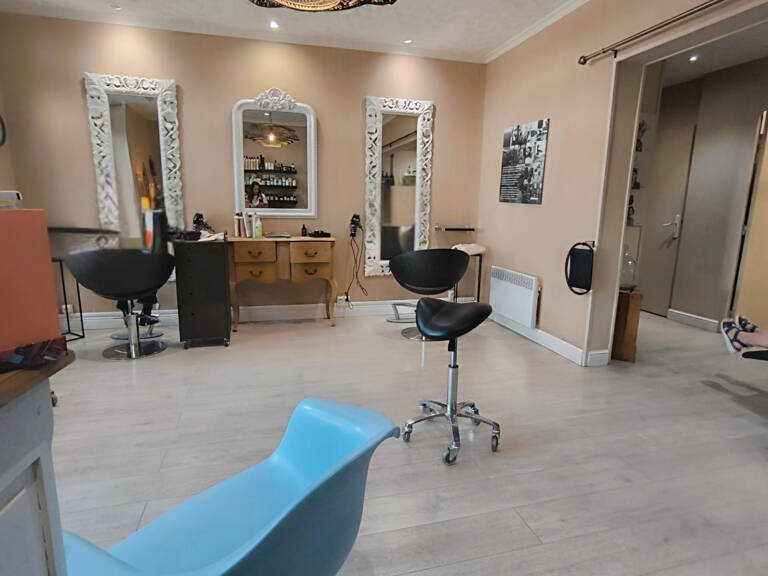 « Salon de coiffure clé en main   Quartier prisé du Champs-d — photo 1