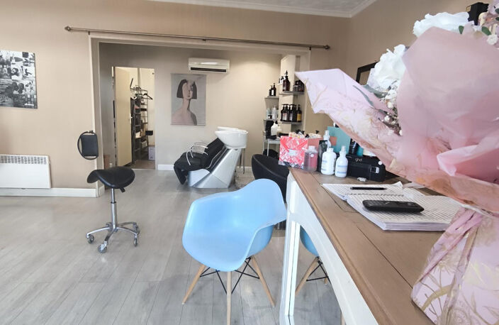 « Salon de coiffure clé en main   Quartier prisé du Champs-d — photo 2
