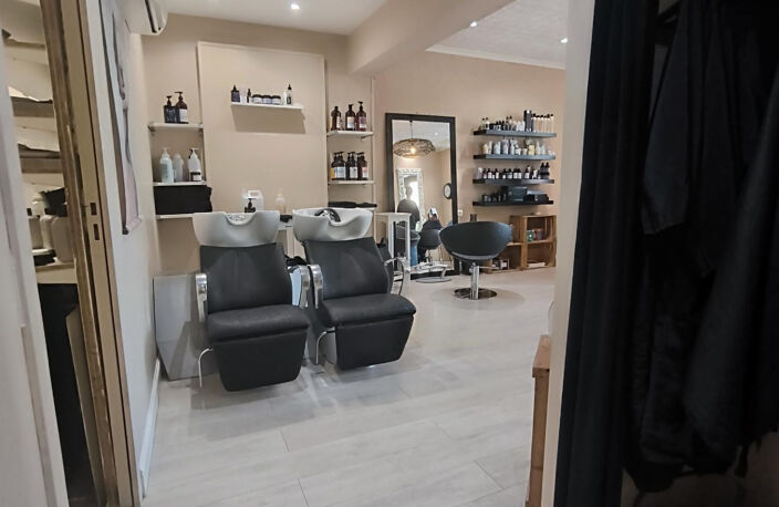 « Salon de coiffure clé en main   Quartier prisé du Champs-d — photo 4