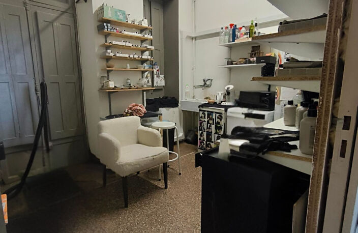 « Salon de coiffure clé en main   Quartier prisé du Champs-d — photo 5