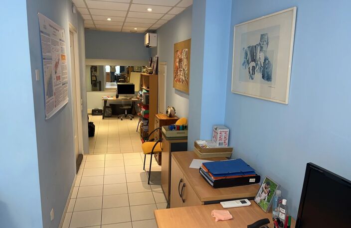BUREAUX PROFESSION LBERALE  A USAGE MIXTE — photo 4