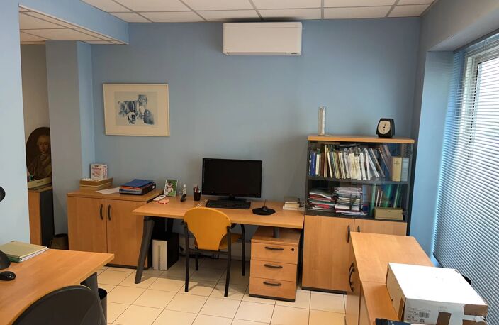 BUREAUX PROFESSION LBERALE  A USAGE MIXTE — photo 5