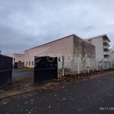 Commerce  242000 €