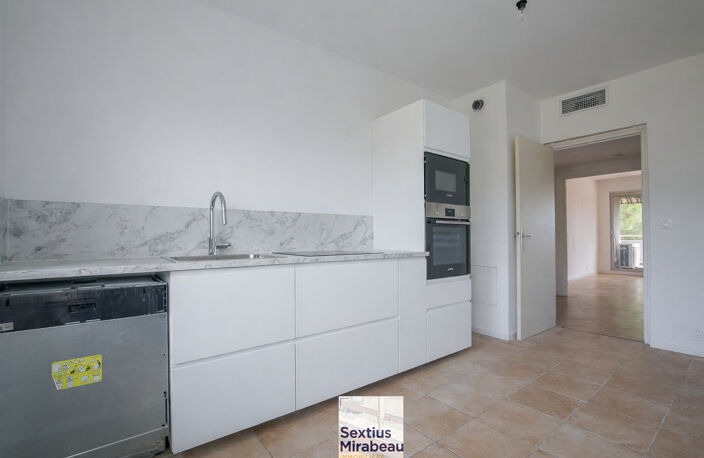 AIX-EN-PROVENCE - Appartement rénové avec ascenseur et terrasse — photo 3