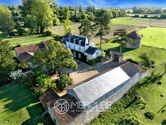 ANCIENNE PLACE FORTE XVIIe IMH sur 1,2 Ha — photo du bien