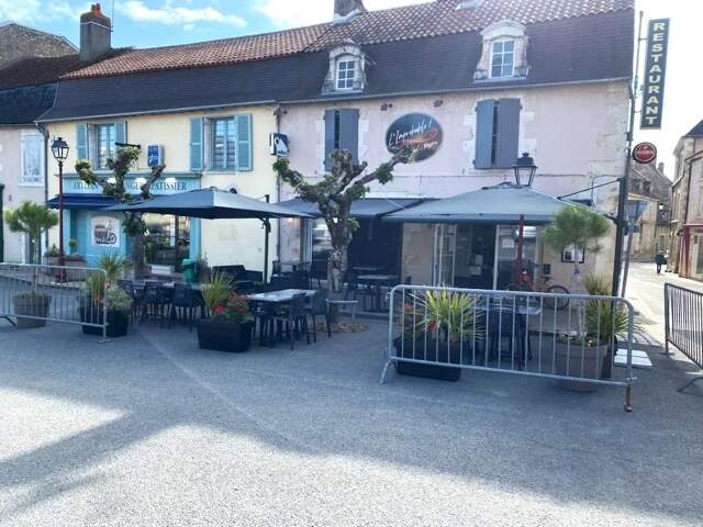Restaurant-pizzeria à vendre à Saint Savin, Vienne 86 — photo du bien