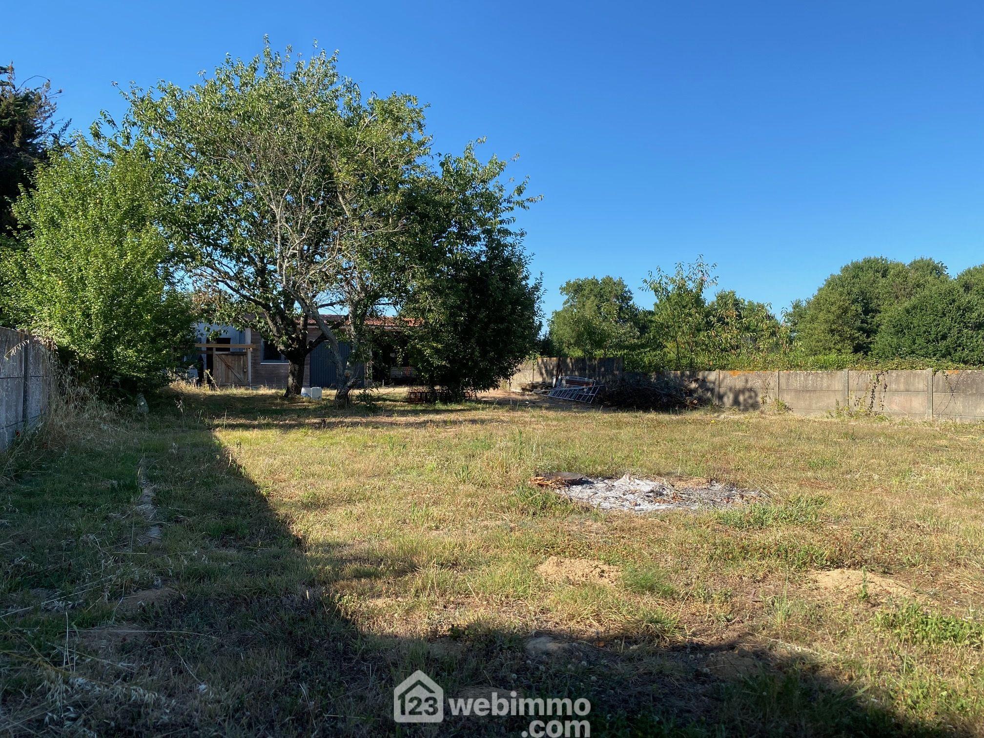 Photo Terrain constructible - 955m² - Saint-Hilaire-la-Forêt image 3/4