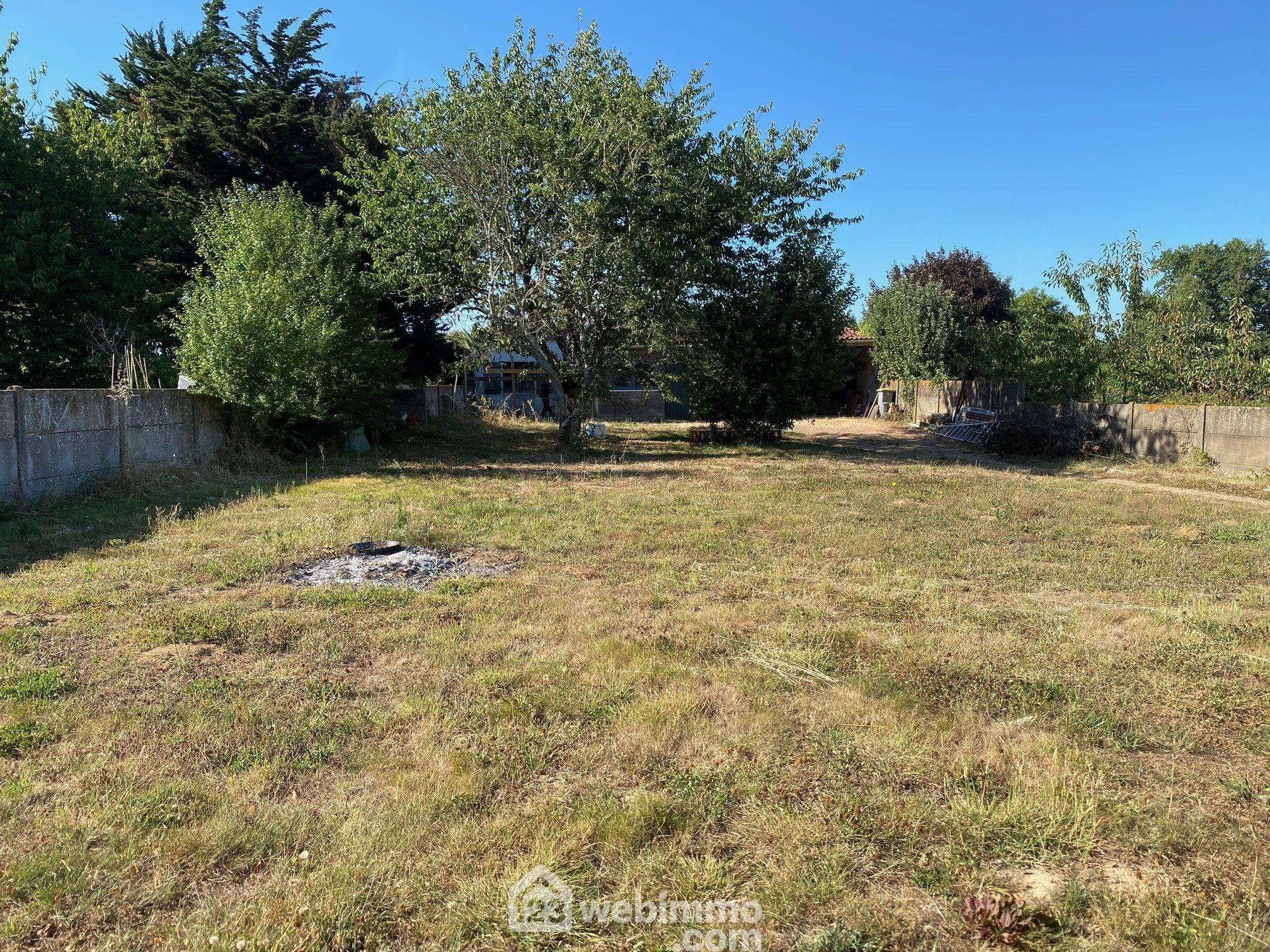 Photo Terrain constructible - 955m² - Saint-Hilaire-la-Forêt image 4/4