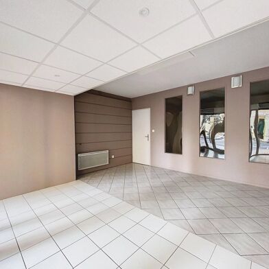 Commerce 3 pièces 835 €