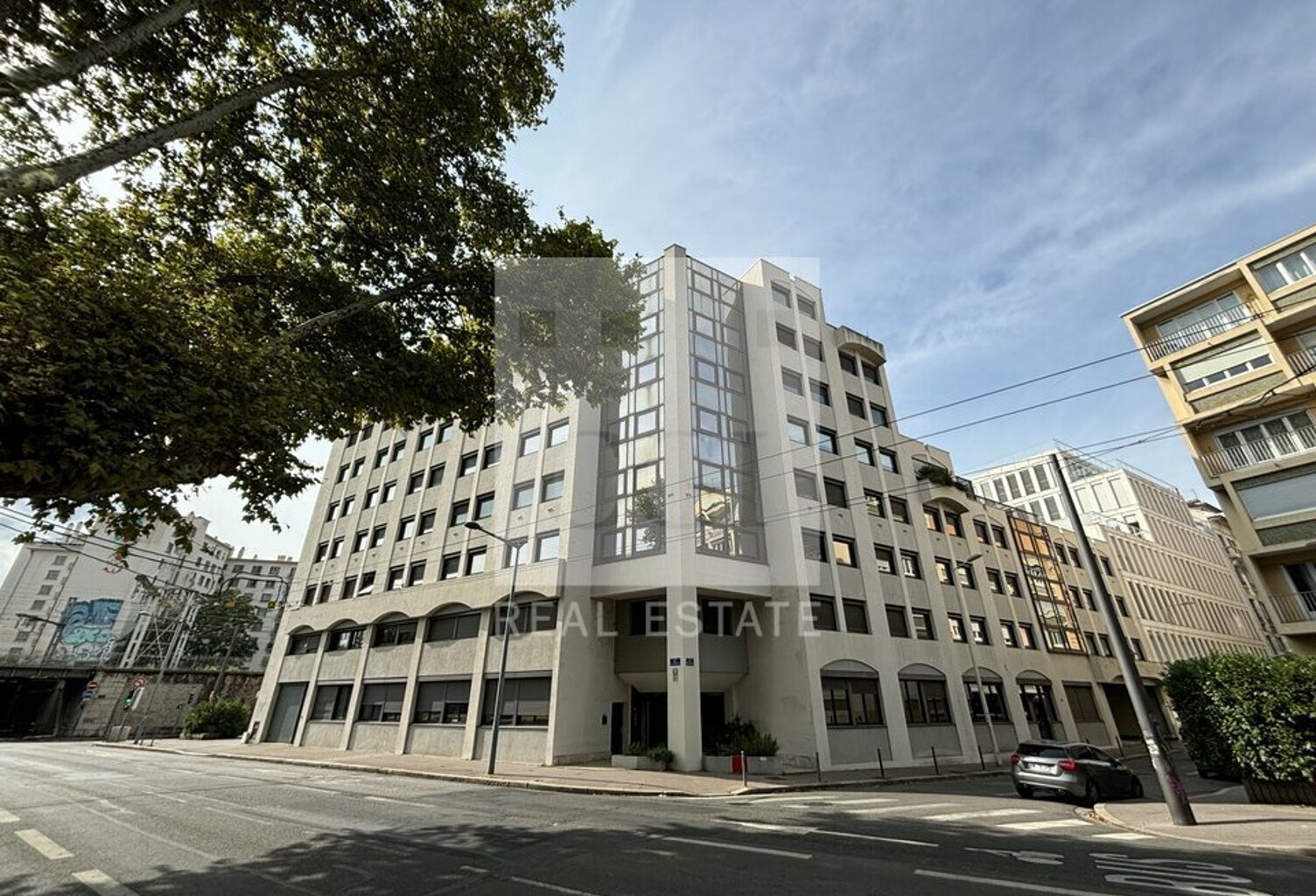 BUREAUX à LOUER — photo 1