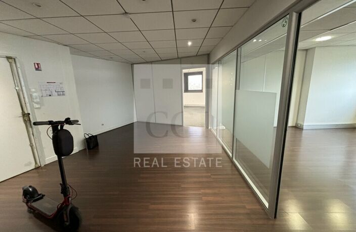 BUREAUX à LOUER — photo 4