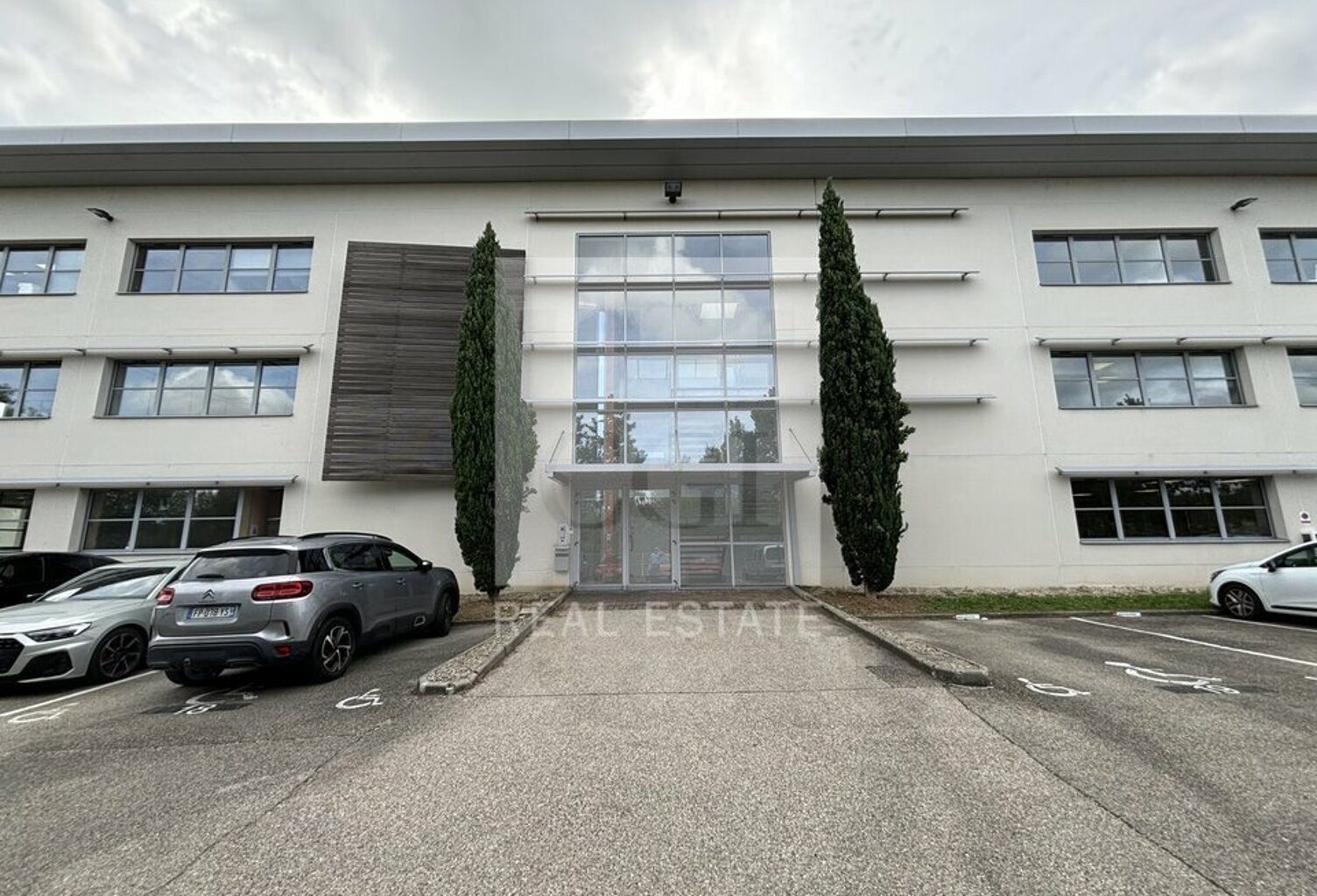 BUREAUX à LOUER — photo 1