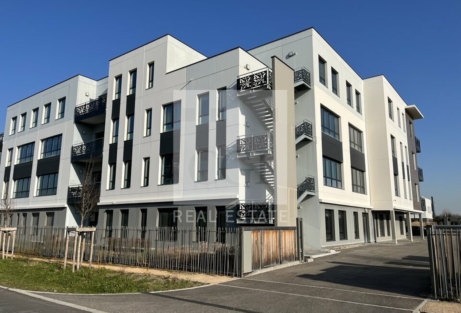 BUREAUX à LOUER — photo 1