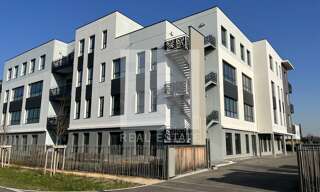 Bureau  281 m² à louer à Genas (69740)