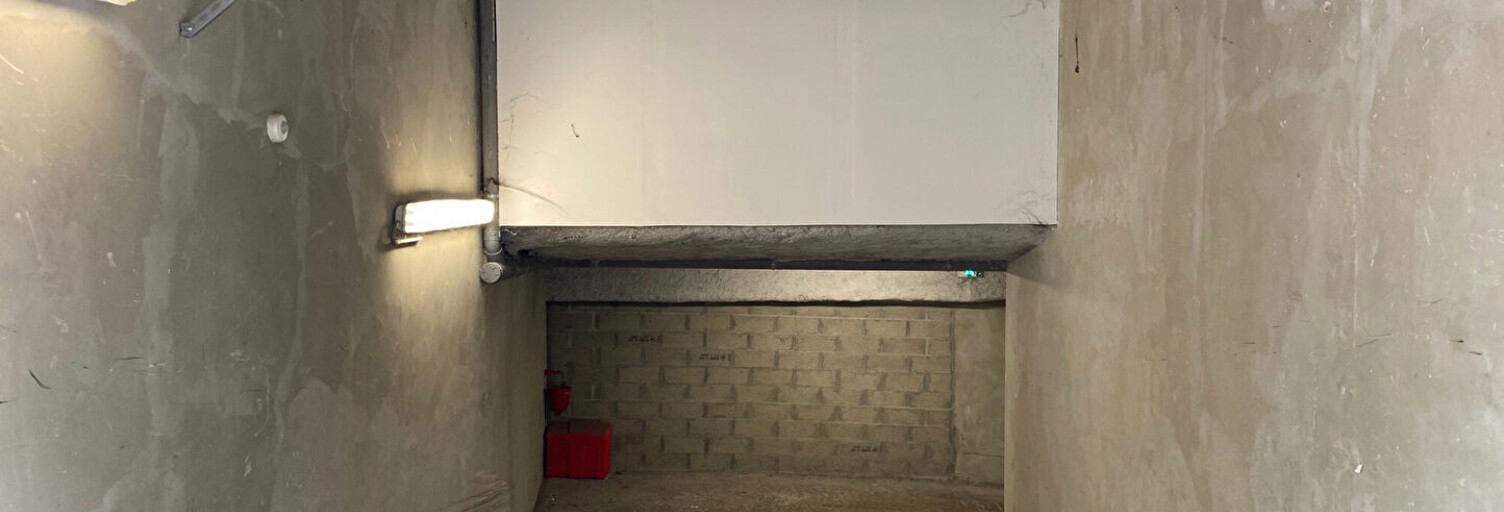 Garage   m² à louer à Lyon 3 (69003)