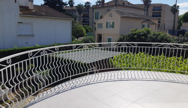 Villa / Maison 6 pièces  à vendre Hyères 83400