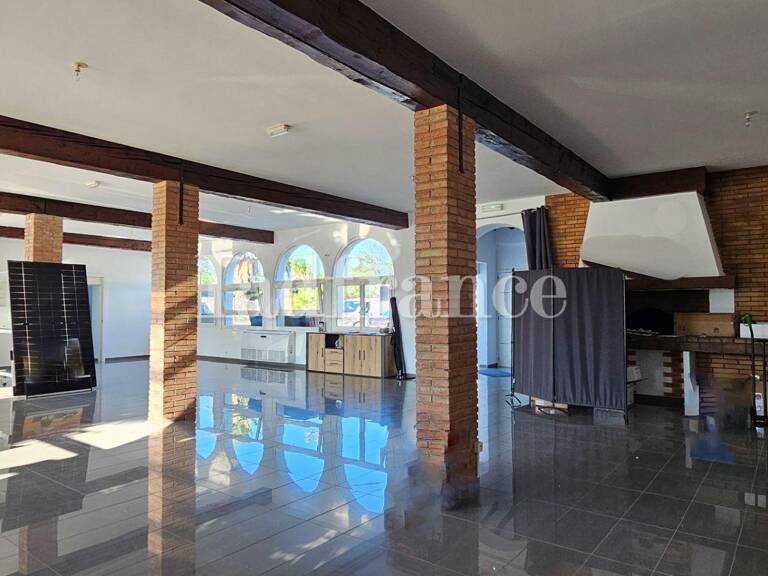 Vente Boutique/Local commercial 330 m&sup2; — photo 1
