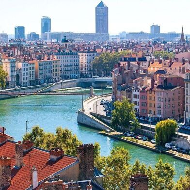 Commerce  1690000 €