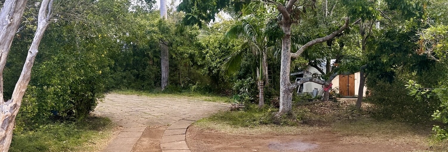 Terrain  742 m² à vendre à Sainte-Marie (97438)