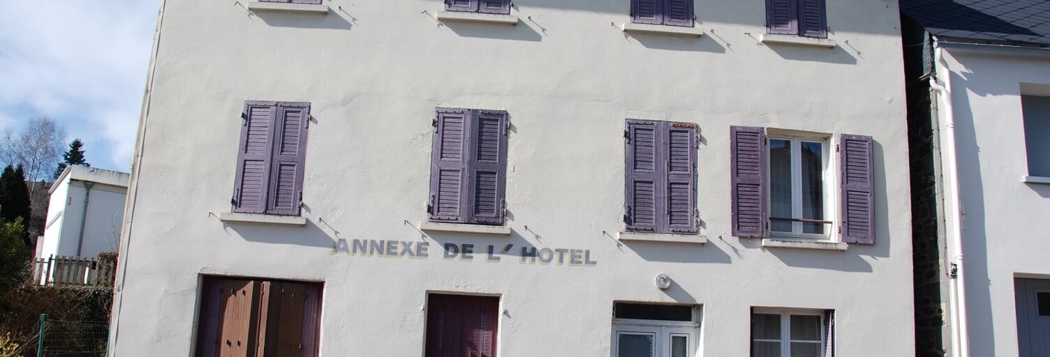 Immeuble  250 m² à vendre à Herment (63470)