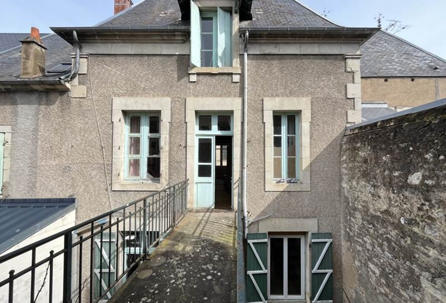 Vente maison 8 pièces 206 m² Le Châtelet (18170) — photo 1