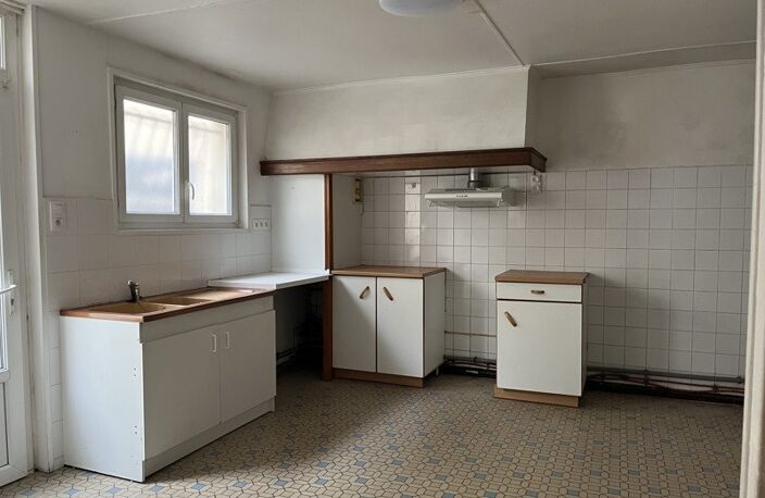 Maison en pierre de 3 pièces principales — photo 2