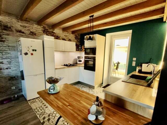 Maison en pierre de 5 pièces principales — photo du bien